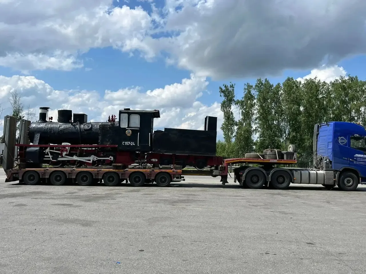 Отправка узколинейного паровоза из Челябинска в Санкт-Петербург