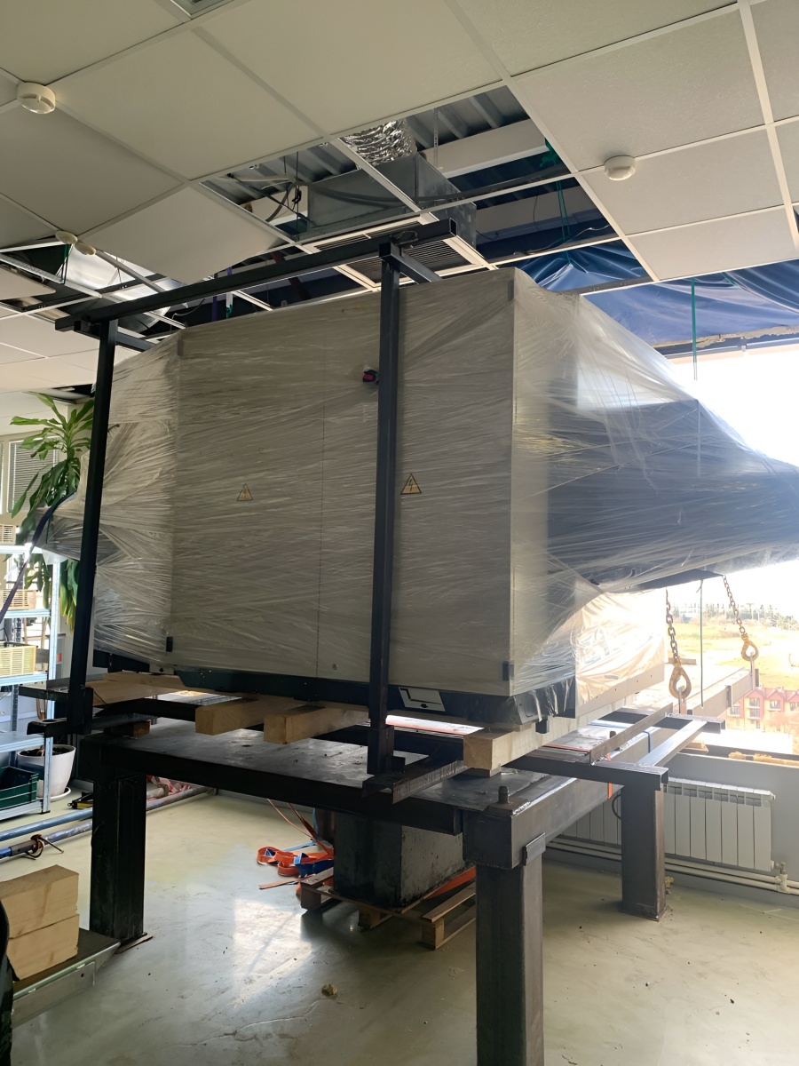 Спуск станков весом две тонны с шестого этажа