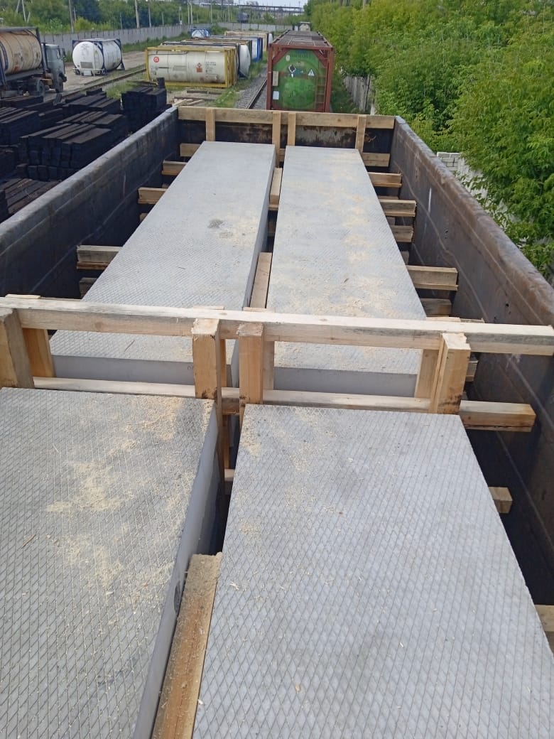 Прочная опора на рельсах